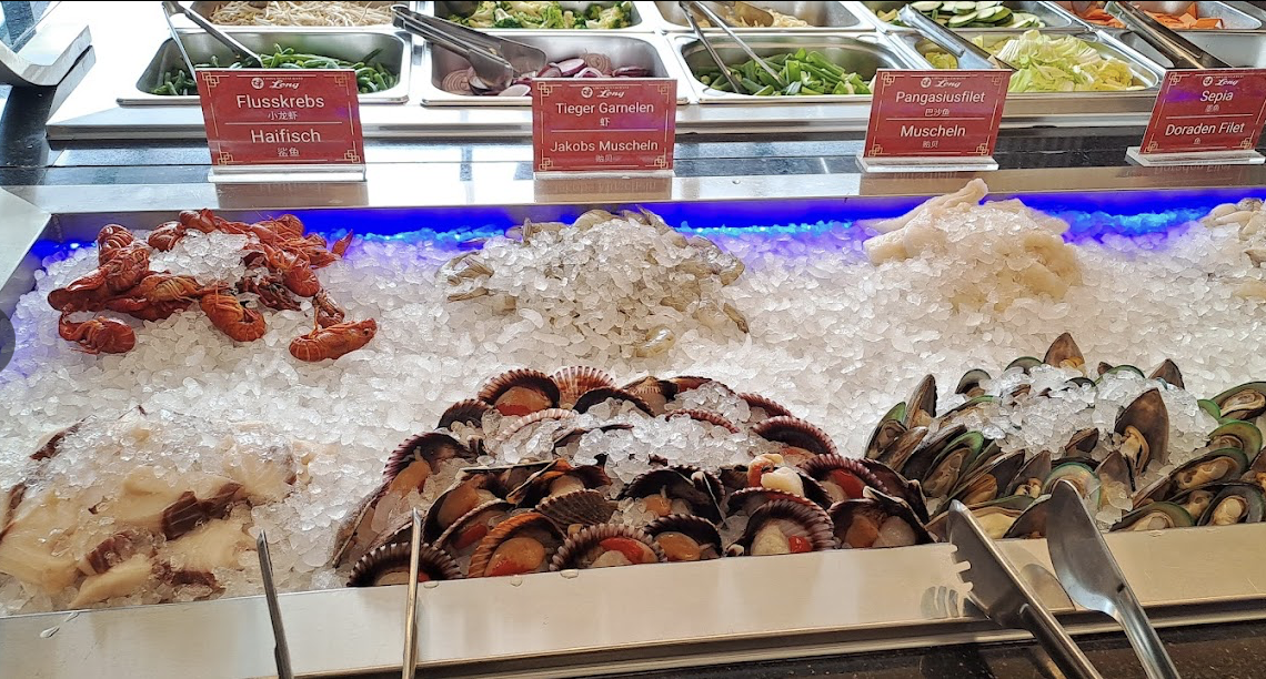 Frische Meeresfrüchte am Buffet